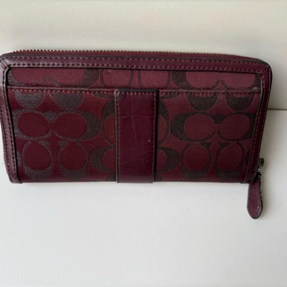 Coach Signature Jacquard Buckle Wallett​ - Picture 2 of 9